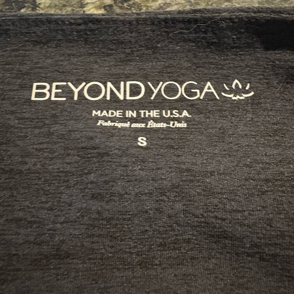 Beyond Yoga Black Crop Top - Picture 2 of 3